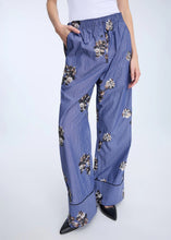 Load image into Gallery viewer, NIKITA PANT | STRIPE/NAVY MUNTHE