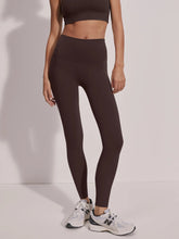 Load image into Gallery viewer, FREESOFT HIGH RISE LEGGING 27 | COFFEE BEAN VARLEY
