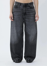 Load image into Gallery viewer, LYON SLOP JEANS BLACK WON HUNDRED