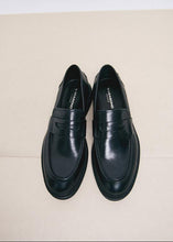 Load image into Gallery viewer, ALEX M LOAFERS | BLACK VAGABOND