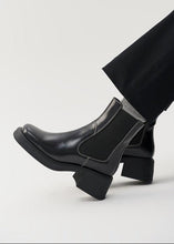 Load image into Gallery viewer, DORAH BOOTS | BLACK AND WHITE VAGABOND