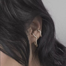 Load image into Gallery viewer, YASMIN EARCUFF | GOLD MARIA BLACK