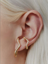 Load image into Gallery viewer, YASMIN EARCUFF | GOLD MARIA BLACK