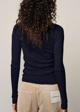Load image into Gallery viewer, CAMB KNIT BLOUSE | NAVY HERSKIND