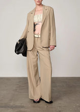 Load image into Gallery viewer, AMALFI REGULAR BLAZER  | SAND HERSKIND