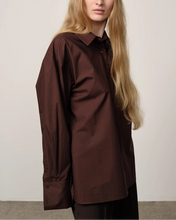 Load image into Gallery viewer, INGA SHIRT  | COFFEE BROWN HERSKIND
