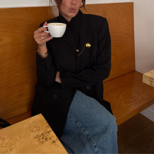 Load image into Gallery viewer, MIEKE BROCHE | GOLD PIN PEOPLE