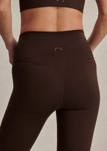 Load image into Gallery viewer, Varley FREESOFT HIGH RISE LEGGING 28 | COFFEE BEAN