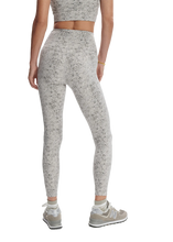 Load image into Gallery viewer, Varley MOVE SUPER HIGH LEGGING 25 | IVORY TEXTURED SNAKE