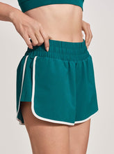 Load image into Gallery viewer, VARLEY ARLINGTON RUNNING SHORT 2&quot; | AVENTURINE/WHITE