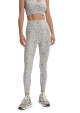 Load image into Gallery viewer, Varley MOVE SUPER HIGH LEGGING 25 | IVORY TEXTURED SNAKE