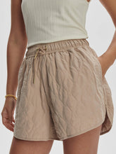 Load image into Gallery viewer, CATRINE QUILTED SHORT | LIGHT TAUPE VARLEY
