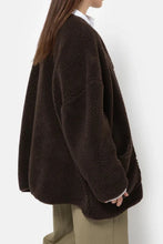 Charger l&#39;image dans la galerie, HANNAH TEDDY OVERSIZED JACKET | CHOCOLATE BROWN AME