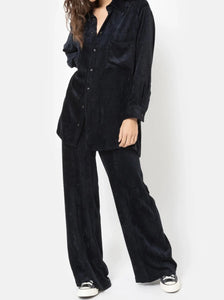 Indiana wide pants in a dark blue velvet fabric from Ame Antwerp