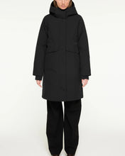 Load image into Gallery viewer, AVELYN JACKET | BLACK ELVINE