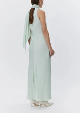 Charger l&#39;image dans la galerie, BRIELLE MATTE CREPE DRESS | GREEN LILY