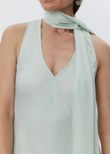 Charger l&#39;image dans la galerie, BRIELLE MATTE CREPE DRESS | GREEN LILY