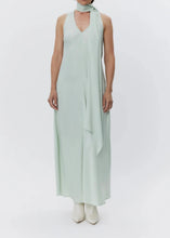 Charger l&#39;image dans la galerie, BRIELLE MATTE CREPE DRESS | GREEN LILY