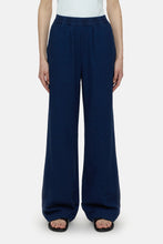 Load image into Gallery viewer, SLEEVELESS SHIRT | DARK BLUE (Copie) CLOSED