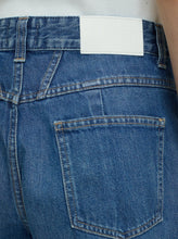 Load image into Gallery viewer, JOCY-X DENIM SHORTS | MID BLUE CLOSED