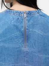 Load image into Gallery viewer, DENIM TOP | MID BLUE CLOSED