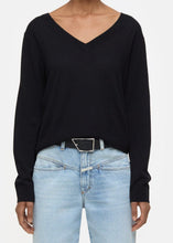 Load image into Gallery viewer, V-NECK BOXY | BLACK CLOSED