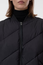 Load image into Gallery viewer, QUILTED JACKET | BLACK CLOSED