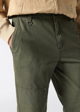 Charger l&#39;image dans la galerie, WOVEN STRAIGHT HEM PANTS | GREEN CHAMPION