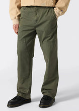 Charger l&#39;image dans la galerie, WOVEN STRAIGHT HEM PANTS | GREEN CHAMPION