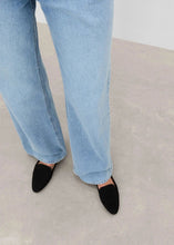 Load image into Gallery viewer, CAJSA SUEDE | BLACK FLATTERED
