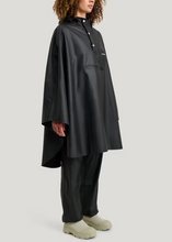 Load image into Gallery viewer, PU LIGHT RAINPONCHO | JET BLACK TRETORN