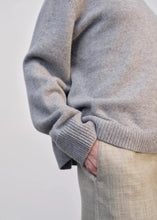 Charger l&#39;image dans la galerie, DOOFA KNIT ROUNDNECK | LIGHT GREY HERSKIND