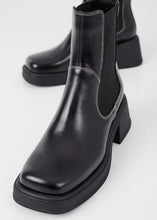 Charger l&#39;image dans la galerie, DORA BOOTS | BLACK/WHITE VAGABOND