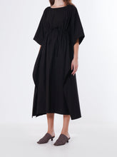 Charger l&#39;image dans la galerie, RELAXED TIE WAIST DRESS | BLACK COTTON EMIN &amp; PAUL