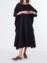 Charger l&#39;image dans la galerie, RELAXED TIE WAIST DRESS | BLACK COTTON EMIN &amp; PAUL