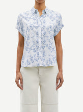 Load image into Gallery viewer, MAJAN SS SHIRT | MEADOW LIGHT BLUE SAMSOE SAMSOE