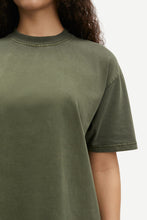 Load image into Gallery viewer, EIRA T-SHIRT | FOREST NIGHT SAMSOE SAMSOE