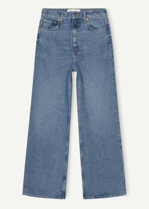 REBECCA JEANS | BLUE MOON by SAMSOE SAMSOE