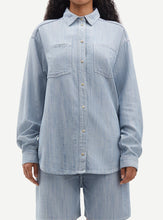 Load image into Gallery viewer, SAELEANOR SHIRT | BREEZE BLUE SAMSOE SAMSOE