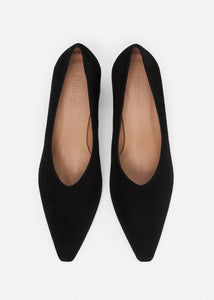 ANGELA SUEDE | BLACK FLATTERED