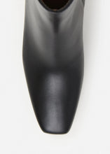 Load image into Gallery viewer, CAY LEATHER BLACK FLATTERED