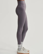 Charger l&#39;image dans la galerie, FREESOFT HIGH RISE LEGGING | DARK GULL GREY VARLEY