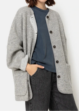 Load image into Gallery viewer, HANNAH WOOLY OVERSIZED JACKET | LIGHT GREY AME