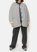 Load image into Gallery viewer, HANNAH WOOLY OVERSIZED JACKET | LIGHT GREY AME