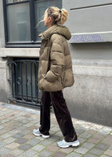 Load image into Gallery viewer, CROPPED PUFFER JACKET | CLOVER GREEN CLOSED