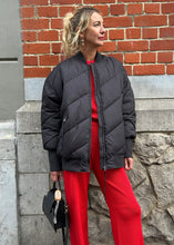 Load image into Gallery viewer, QUILTED JACKET | BLACK CLOSED