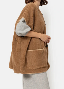 INES TEDDY SLEEVELESS JACKET | CAMEL AME