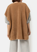 Load image into Gallery viewer, INES TEDDY SLEEVELESS JACKET | CAMEL AME