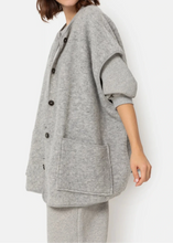 Load image into Gallery viewer, INES WOOLY SLEEVELESS JACKET | LIGHT GREY AME