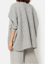 Load image into Gallery viewer, INES WOOLY SLEEVELESS JACKET | LIGHT GREY AME